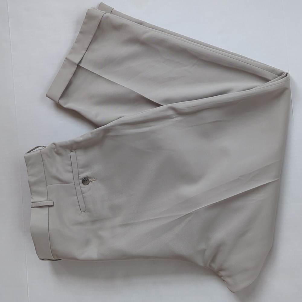 NWT Oak Creek Expandable Pleated Cuffed Dress Pants 42 x 29 Putty Beige